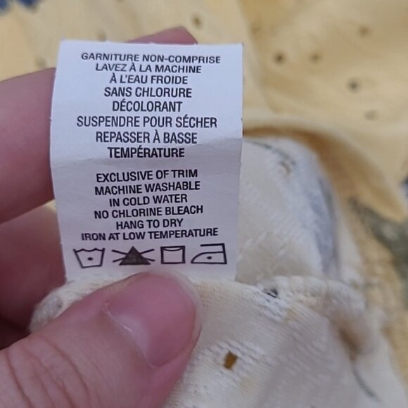 Theo & b Size 1X Made in Canada Yellow Floral Print Top - Picture 8 of 8